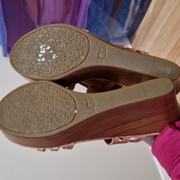 Womens UGG natural leather sandals with leather insole - Picture 4 of 8